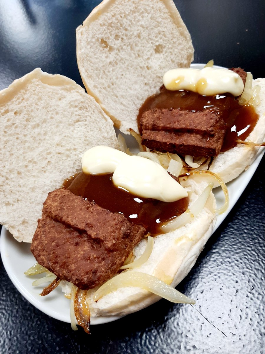 michelhovenkamp's tweet photo. Vandaag Snackt u een broodje Mexicano Speciaal met gebakken uitjes en een toefje mayo/curry.
Cafetaria Winssen is vandaag open tot 22:00 uur. Wees welkom.
#afferdengld #bergharen #deest #druten #ewijk #weurt #beuningen #winssen https://t.co/e3gfMYXgvX