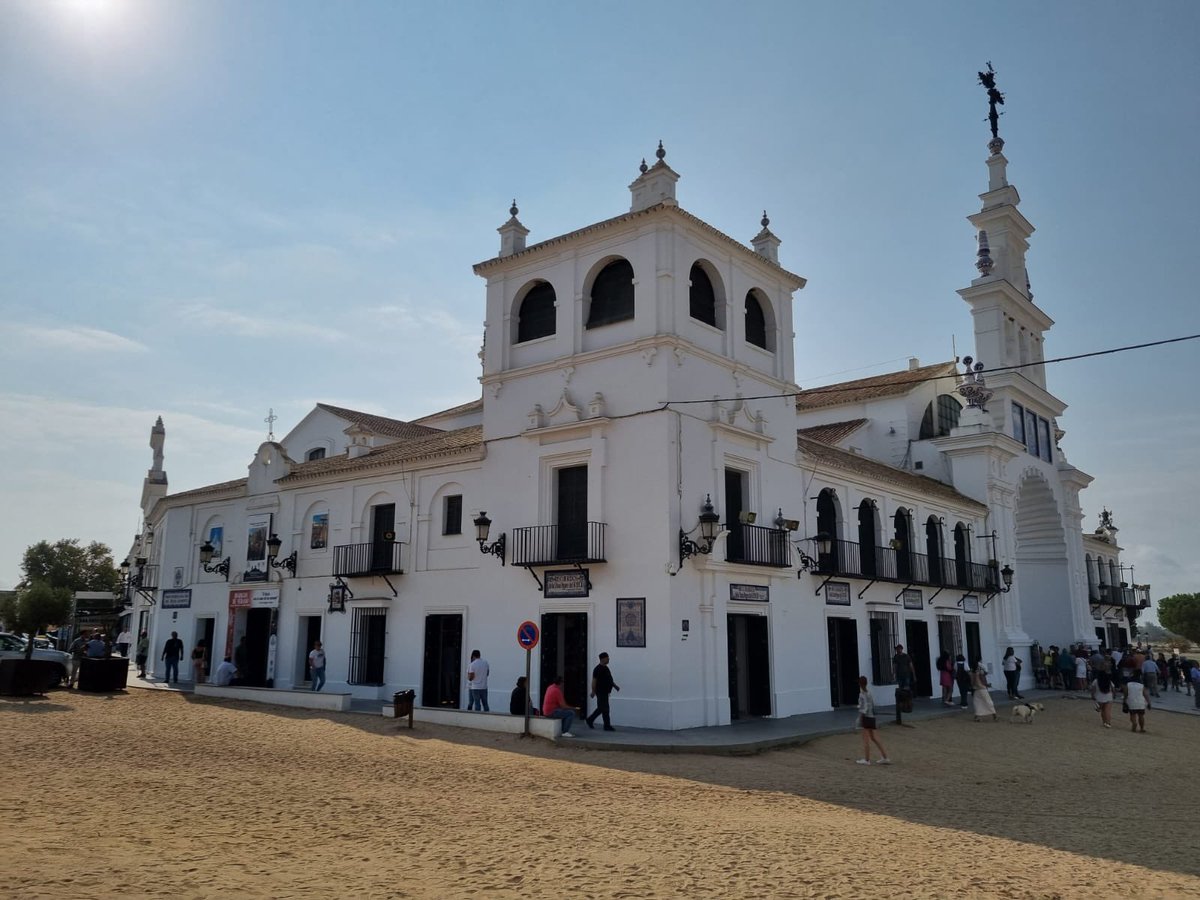 Virage8's tweet photo. Le Cap Sud a été atteint et le voyage continue. Depuis Séville, derniers tours de roues en Andalousie et ses trésors, villages pittoresques, parc naturel de la Doñana avant de rejoindre l’Algarve et la plage de Sagres !
#passion #plaisir #partage #capsud #virage8
📸 @Virage8 https://t.co/9TrfLqXAWX
