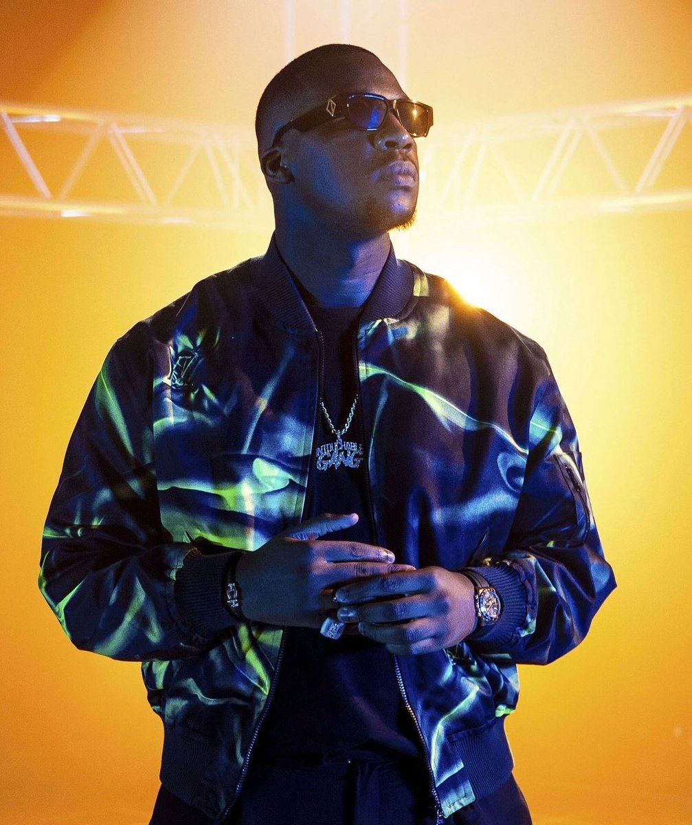 Kulturlesite_'s tweet image. Cet homme sort son nouvel album ce vendredi.. 

                        « À LA VIE, À LA MORT » 🩸