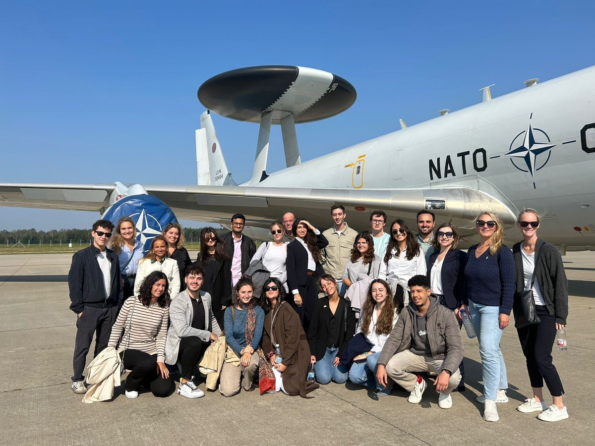 USembassyMadrid's tweet photo. 🎉 ¡Increíbles momentos para los 16 ganadores de "Defensa y Yo"! Visitaron la sede de la OTAN en Bruselas y la Base Aérea de Geilenkirchen, donde subieron a un avión AWACS. ¡Y este año es más especial porque celebramos el 75 aniversario de la OTAN! 🚀#DefensayYo4 #NATO75 https://t.co/ZLGLhEKxik
