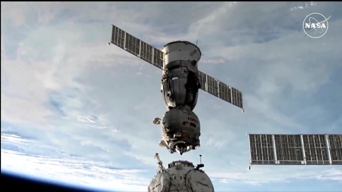 Txifliti's tweet photo. Irudian #Starhip #IFT4 hegaldi-probako #B11 #SuperHeavy-aren hondarrak itsas hondotik ateratak.
#SoyuzMS25 misioa, Nazioarteko Espazio Estaziotik bereizi eta iada lurreratu dira.
Badirudi #IFT5-ko #B12 eta #S30 #Starship-aren pizte estatiko bat egingo dela gaur.
#Espazioa https://t.co/pFkw4N9n8n
