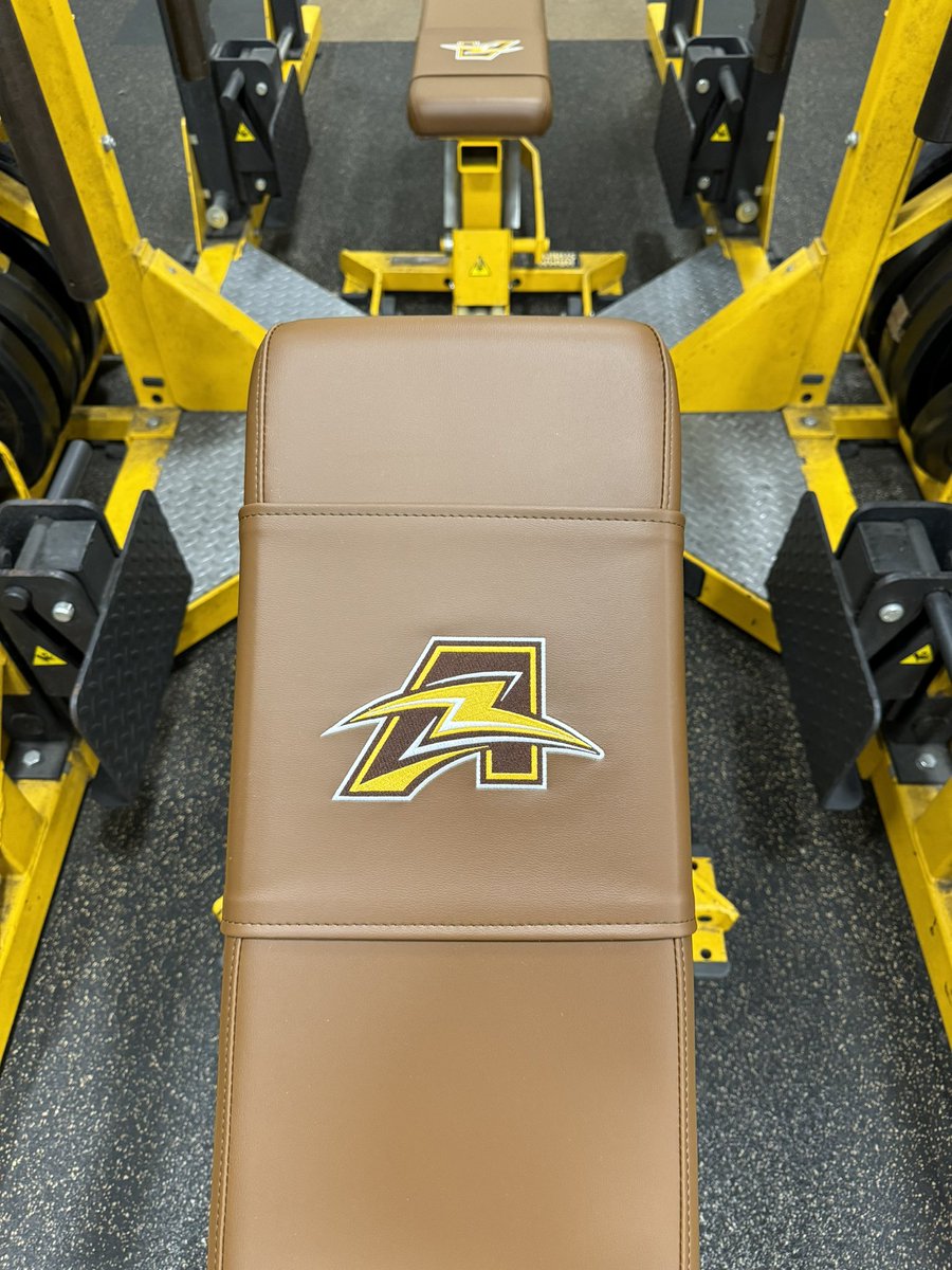 ArcFitPerform's tweet photo. Monday morning weight room updates!! Appreciate the work Land &amp; Sea Upholstery! #GoArcs ⚡️ #HonorTheArc ⚡️💪🏽 https://t.co/uSkLPqM8o1
