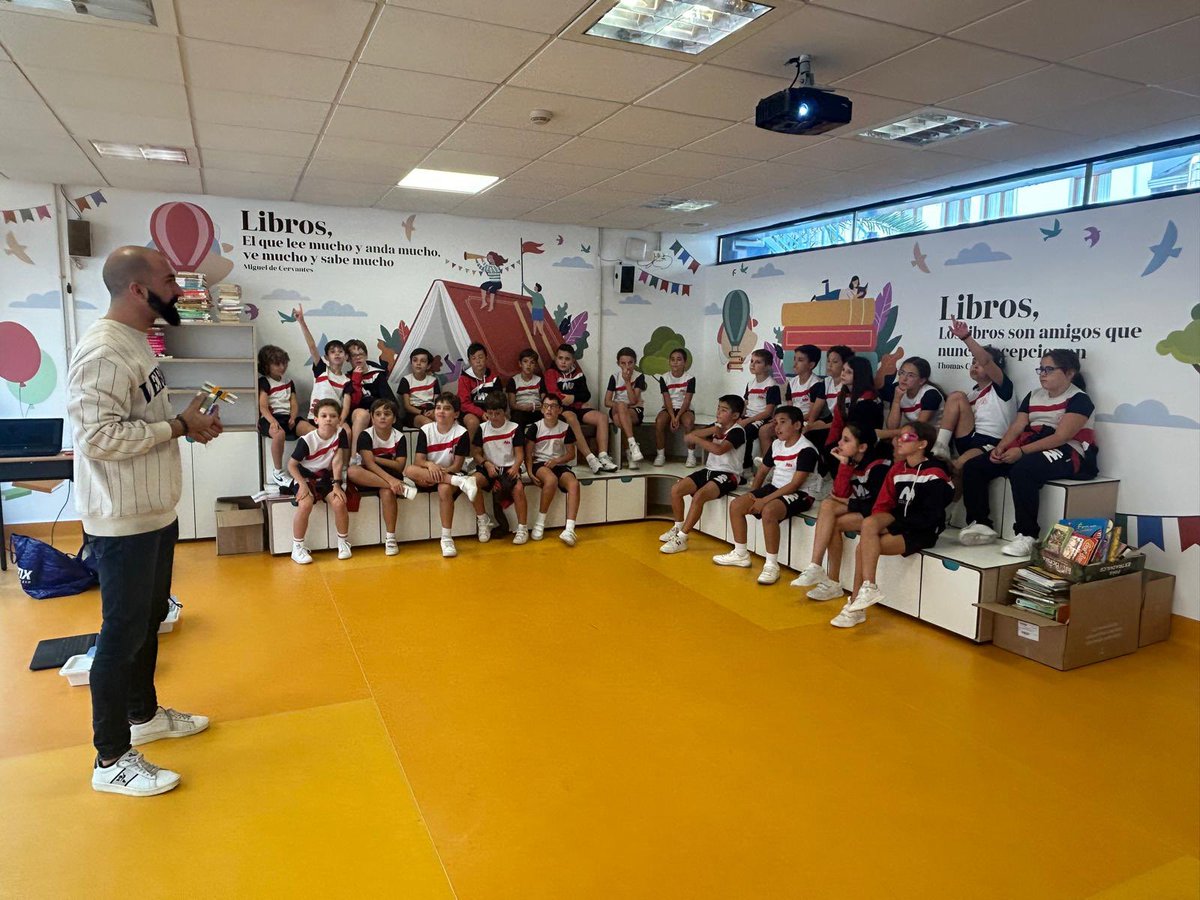 VReinaGijon's tweet image. El viernes los alumnos de Primaria tuvieron un acercamiento a la actividad extraescolar de Robótica de la mano de los talleres impartidos por @Robotix_educa