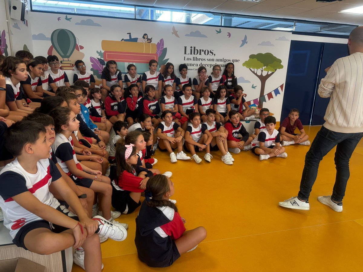 VReinaGijon's tweet image. El viernes los alumnos de Primaria tuvieron un acercamiento a la actividad extraescolar de Robótica de la mano de los talleres impartidos por @Robotix_educa