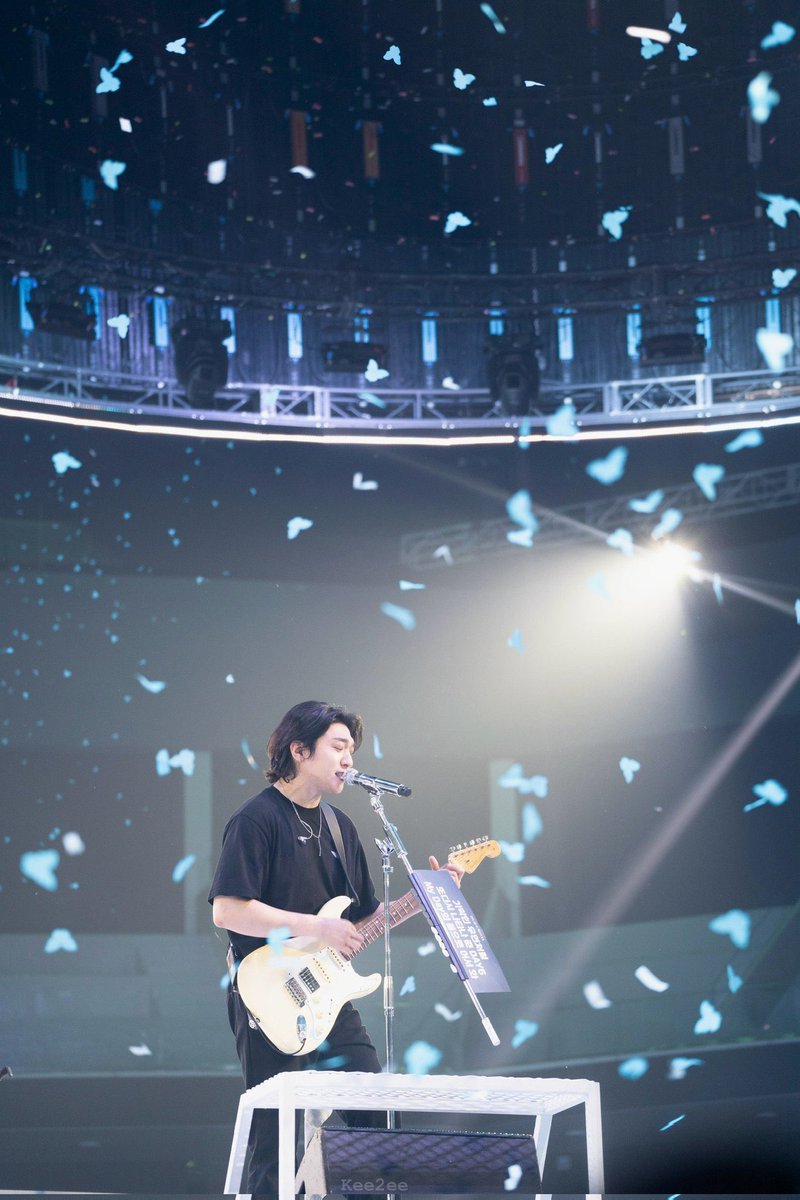 bestsong_yk's tweet image. 나비 컨페티 속 데이식스 정말 아름답지 않니..
영원히 청춘을 노래할 것만 같아