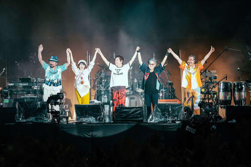livedoornews's tweet photo. 【熱狂】サザンオールスターズ、最後の夏フェス「ロッキン」で史上最長100分熱唱
https://t.co/Gb2DJrjY6g

史上最長の約100分、19曲のステージで5万人の会場を熱狂で包んだ。楽曲は、70年代、80年代、90年代、00年代、10年代、20年代すべての時代からピックアップされ構成された。 https://t.co/NQQwHjt2E8