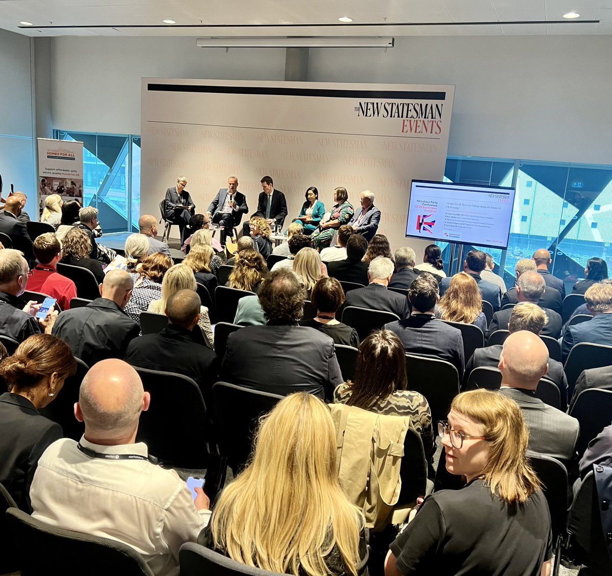 Standing room only for Homes for All: How can Labour shape the future of UK housing? #LabourConference24 

Sponsored by <a href="/NewStatesman/">The New Statesman</a> and <a href="/NationwideFdtn/">Nationwide Foundation</a>

Homes for All the result of a cross party steering group. Delivery of quality affordable homes require a long term strategy -