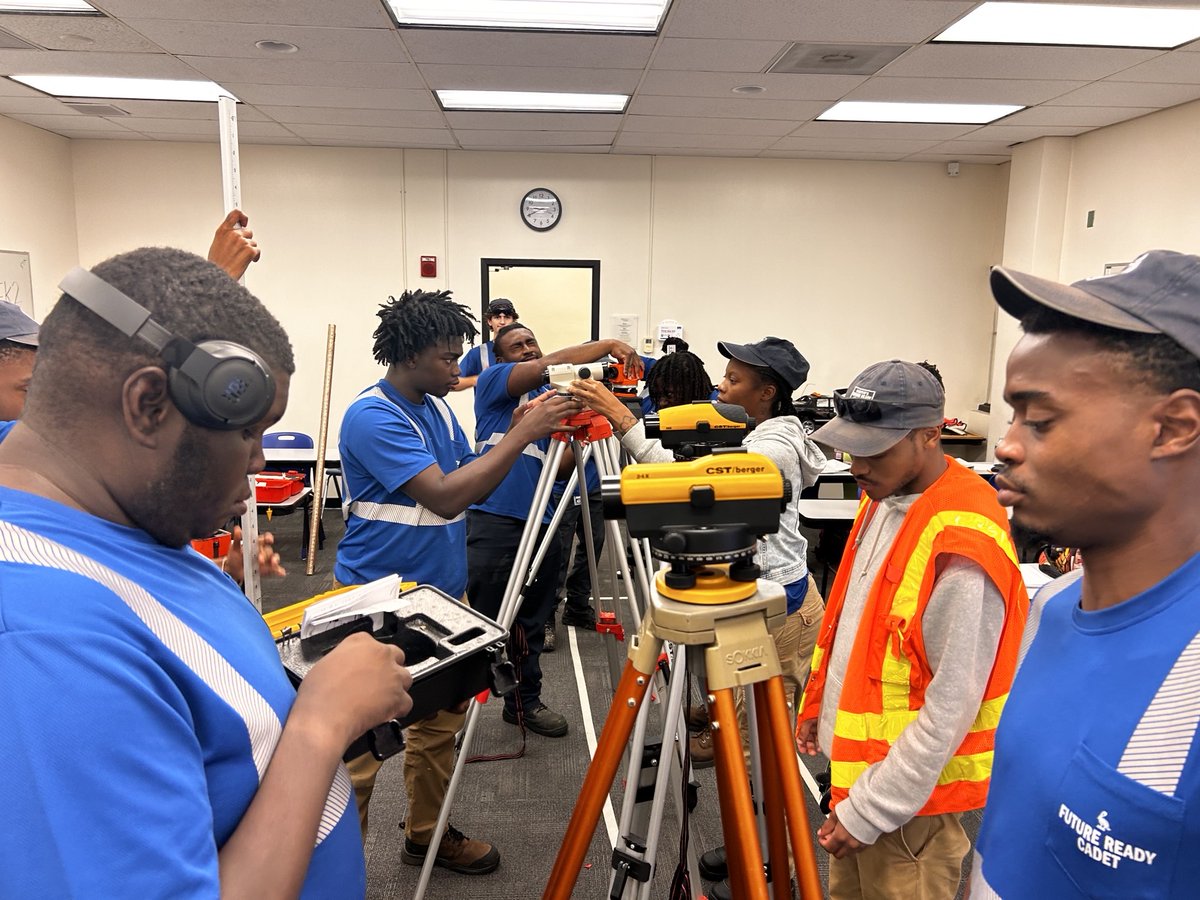 PinellasTech's tweet image. These are the students in the evening Public Works Academy and the MFRA class.  Putting them to work!

#PTCProud #publicworks #MFRA #OpportunityStartsHere