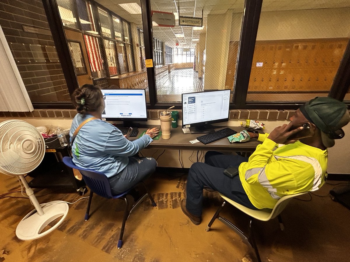 PinellasTech's tweet image. These are the students in the evening Public Works Academy and the MFRA class.  Putting them to work!

#PTCProud #publicworks #MFRA #OpportunityStartsHere