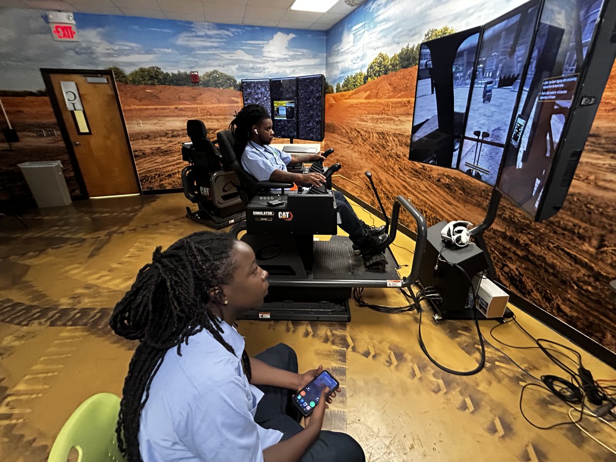 PinellasTech's tweet image. These are the students in the evening Public Works Academy and the MFRA class.  Putting them to work!

#PTCProud #publicworks #MFRA #OpportunityStartsHere