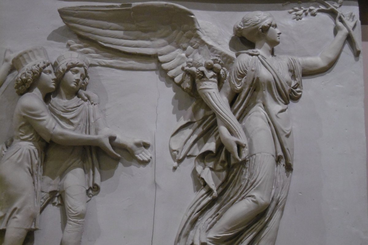 5thLackey's tweet photo. More of the #Thorvaldsen #NeoClassical #frieze #AlexandertheGreatsEntryintoBabylon #HarrisMuseum #Preston Original March-June 1812 106.5cm x 3,446cm(!) Info from Thorvaldsen Museum web site. Commissioned to celebrate #Napoleon's visit to #Rome which did not happen. https://t.co/ylS336GxzK