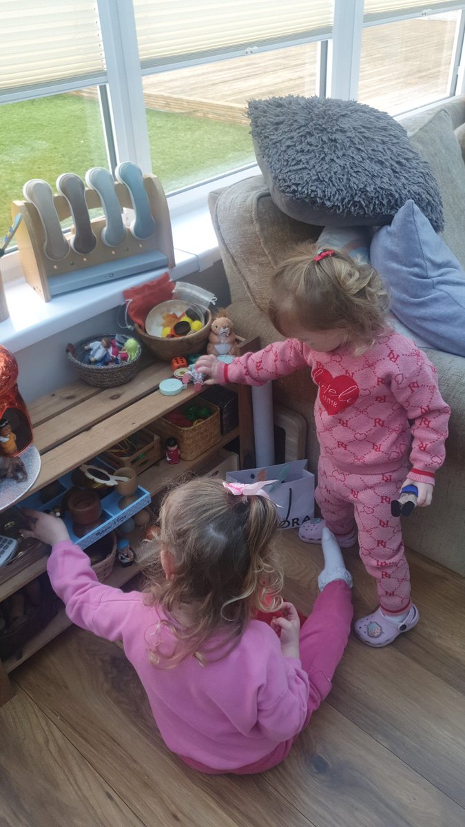 PoppinsDaycare1's tweet image. Did someone call the police 🤣📞👮‍♂️🤔 A morning of curiousity ⌛️⚖️📚 #roleplay #peoplewhohelpus #languageandliteracy #aweandwonder @PACEYCymru @PlayWales @TTSResources @EAS_EarlyYears @EarlyWales