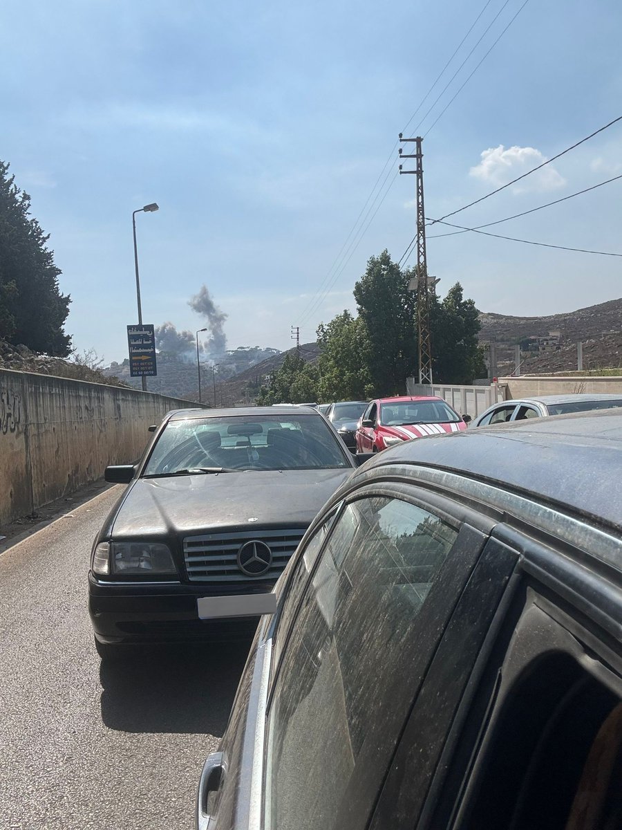 InfosLiban's tweet photo. 🇱🇧🇮🇱🚨 - Un ami sur place m'a envoyé ces photos, alors qu'il tente de mettre sa famille à l'abri. Israël bombarde violemment et aveuglément le Sud-Liban. https://t.co/gnWbGD1nVQ
