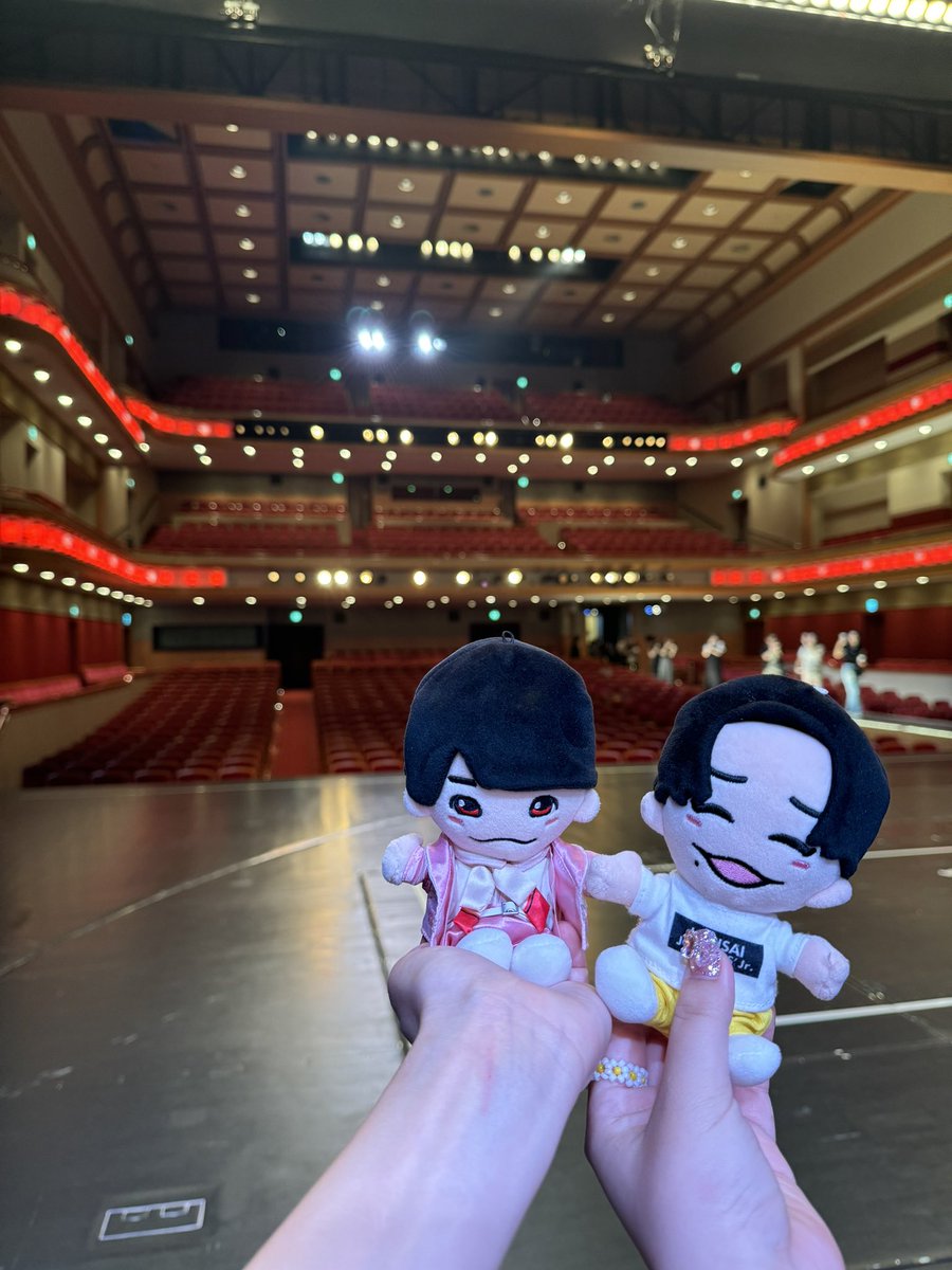 nun_chan__'s tweet photo. 松竹座❤️💜💛 https://t.co/JF0F2zR9cO