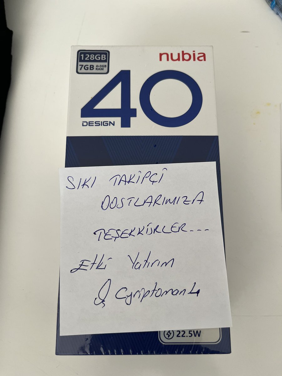 Cyriptoman4's tweet photo. Merhaba Dostlar, 

Söz verdiğim gibi bir “ SIKI “  takipci Arkadaşımıza Desteklerinin karşılığında Resimde ki Cep telefonunu göndereceğim , 

Sıkı takipçilerimin adını yazıp aralarından kimin ismi çıkara ona gönderim yapacağım. 

Özellikle Sıkı takipçi arkadaşlarım beğeni ve yorum yapsın. 

Ayın 30 unda açıklayacağım 👍