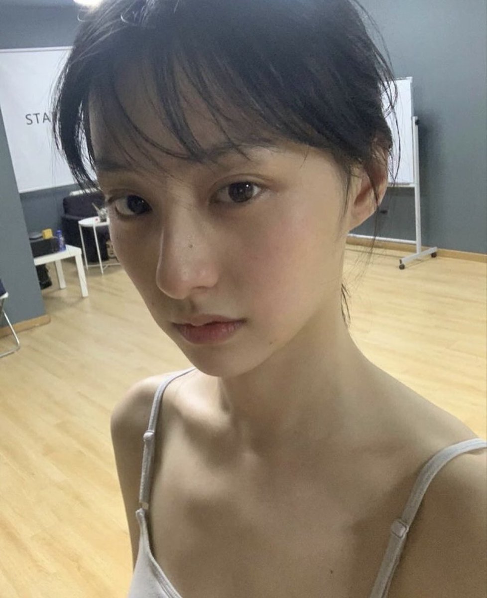 toppogi0102's tweet photo. 🇨🇳の女優さんがあまりにもキムジウォンちゃんすぎる、、。4枚とも中国の女優さん
#涙の女王 https://t.co/VrxJ3wLZ8d