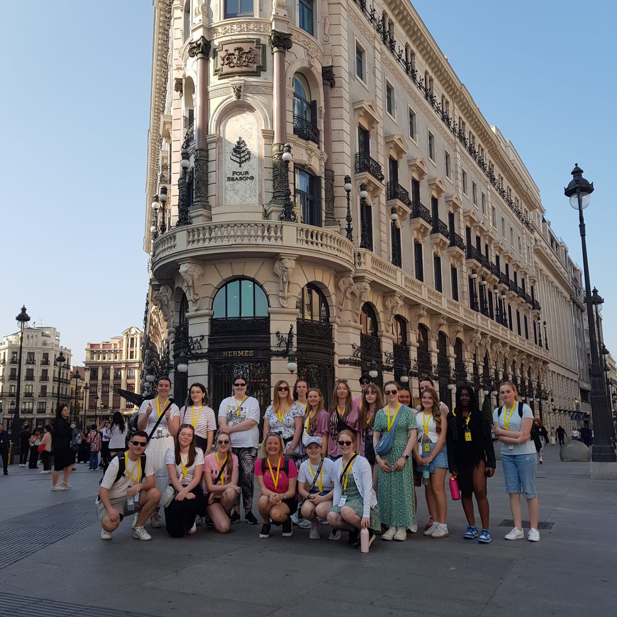 SL_THS_Spanish's tweet photo. El primer día 🇪🇸 what a beautiful day in Madrid with a packed itinerary 😁 A guided walking tour, visit to the plaza mayor, lunch at the central market, churros tasting, visit to the cathedral, a flamenco workshop and a visit to the Reina Sofía museum 🇪🇸  @SL_TrinityHS https://t.co/aWTqej3I4b