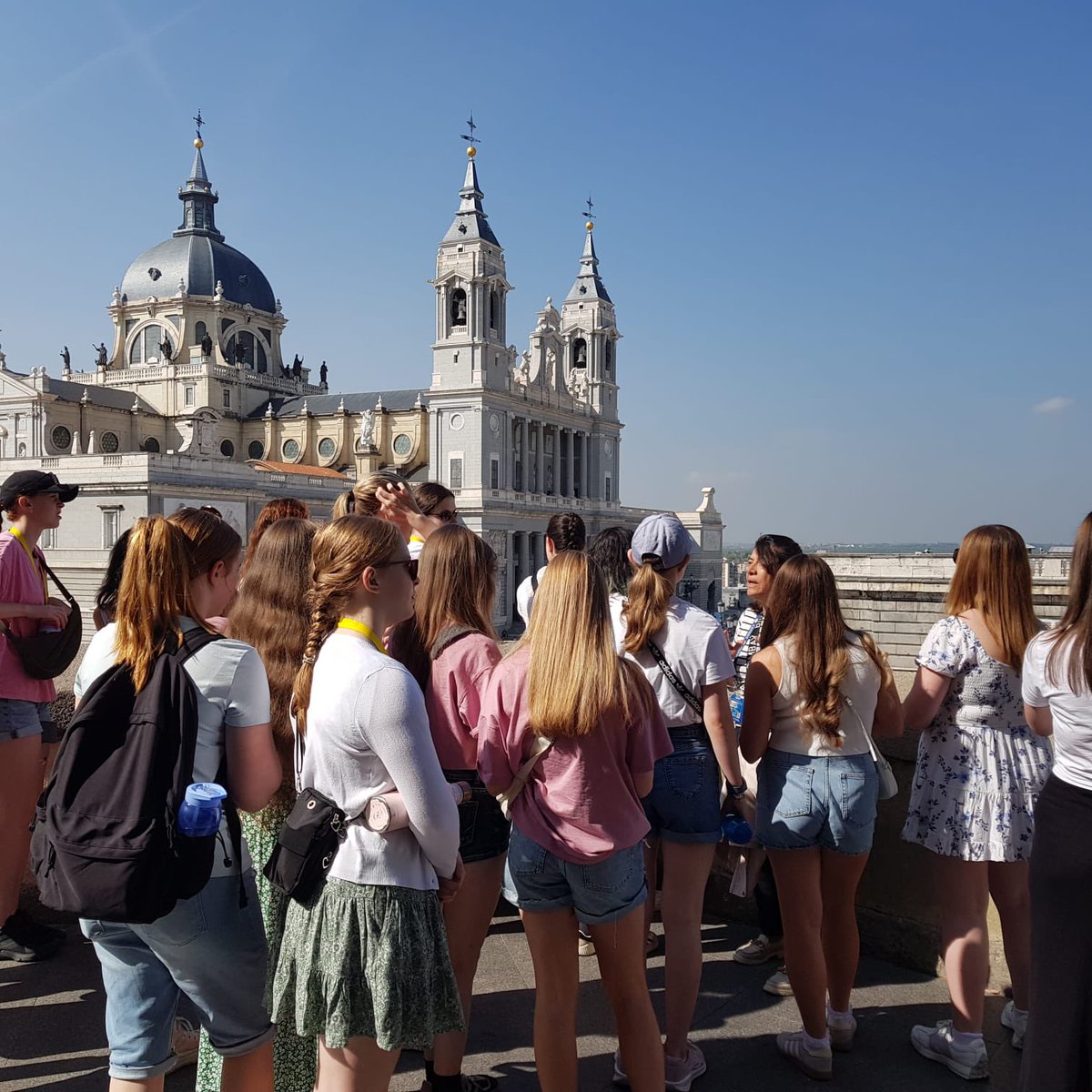 SL_THS_Spanish's tweet photo. El primer día 🇪🇸 what a beautiful day in Madrid with a packed itinerary 😁 A guided walking tour, visit to the plaza mayor, lunch at the central market, churros tasting, visit to the cathedral, a flamenco workshop and a visit to the Reina Sofía museum 🇪🇸  @SL_TrinityHS https://t.co/aWTqej3I4b