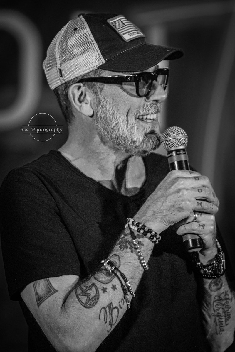 3saPhotography's tweet photo. Also #ManCrushMonday
Jeffrey Dean Morgan
This man is so sweet and gives the best hugs
#SPNOH https://t.co/ANJE143QDA