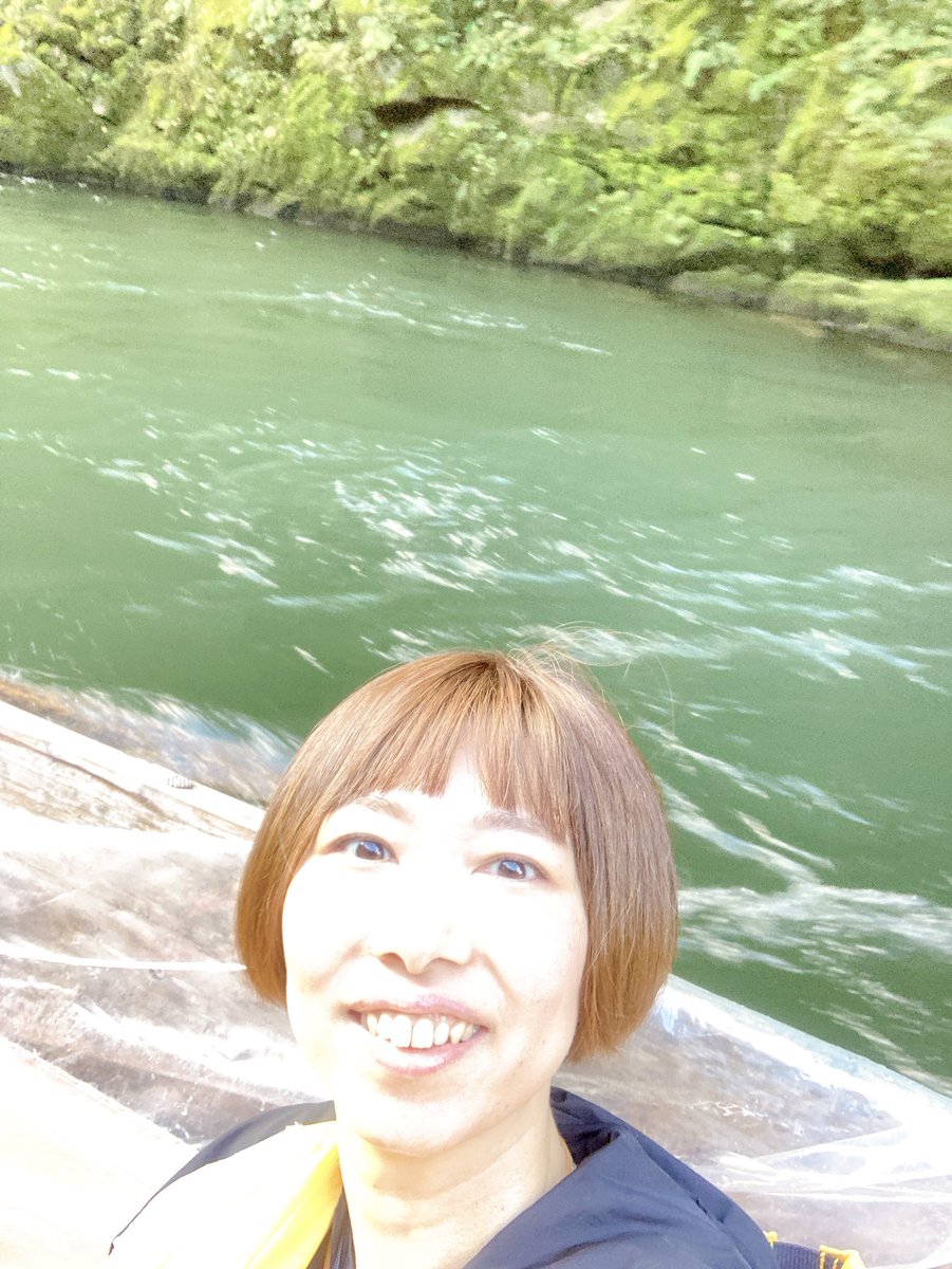 NammyZumba's tweet image. 今日は鬼怒川温泉に一泊♨️なので、チェックイン前に、ライン下り🚣‍♀️船頭さんによると、水が少ない時期らしく、比較的、流れがおだやか〜みたいです🫡楽しかった🎵乗客の7割くらい外国人だった…だから、帰りの送迎バスで通訳してあげた🚌
#鬼怒川温泉 #鬼怒川ライン下り