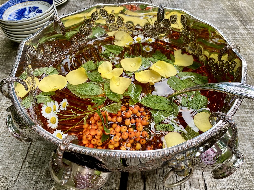 I went to bed in tears last night, overwhelmed by the generosity and kind words from supporters of the Great Oak Table. 
A long table in the woods for all who believe that a kinder world is possible.
Image: the #PigwiggenWood punchbowl!

youtu.be/ZAGvD2R77YE
<a href="/crowdfunderuk/">Crowdfunder UK</a>