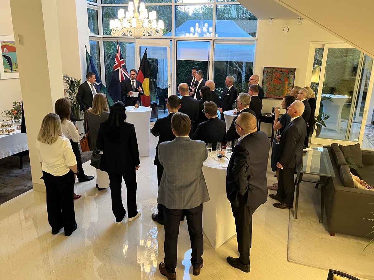 Congratulations to 🇦🇺 company SEA Global on your 15 year anniversary and opening your first overseas office, in Gdańsk 🇵🇱. Delighted to host a reception at the Residence to celebrate with senior executives from Poland’s leading energy companies. #RenewableEnergy