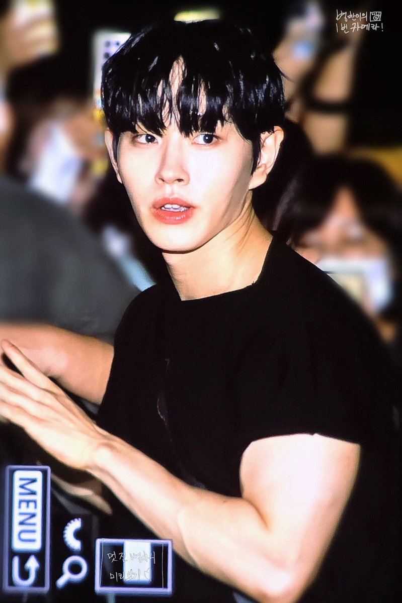 take_bchan's tweet photo. 240923 불후의명곡 퇴근 prev.

🖤🖤

#이병찬 ㅋㅋㅋㅋ🙄🙄 https://t.co/4GvdW7HuBa