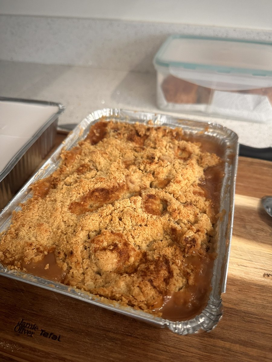 pvt_ak's tweet image. And just so the father-in-law doesn’t feel left out, I’ve whipped up a rhubarb crumble just for him. Keeping the family sweet, one crumble at a time!🍏🍂 #RhubarbCrumble #FamilyFavourites #BakingTherapy #AllotmentLife