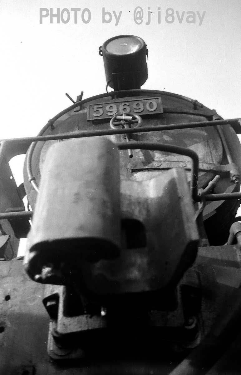 #士幌線
9600 上士幌駅　1973～1974年
朝、到着した機関車は折り返しの14時頃まで側線で休んでいる。
機関士と助士さん達は弁当を持って駅の休憩室へ向かい、車掌さん達も緩急車の中で仮眠を取っている。
誰も居なくなった構内は少年お一人様撮影会の場となっていた。