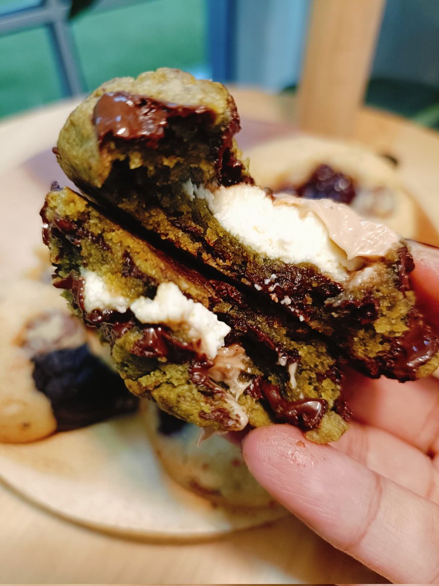 Latest flavour. Matcha Kinder Cream Cheese. 

Dah masuk website. Boleh order gais. 😁 Di kategori "Ala-Carte" 

my.thesyndicate.site