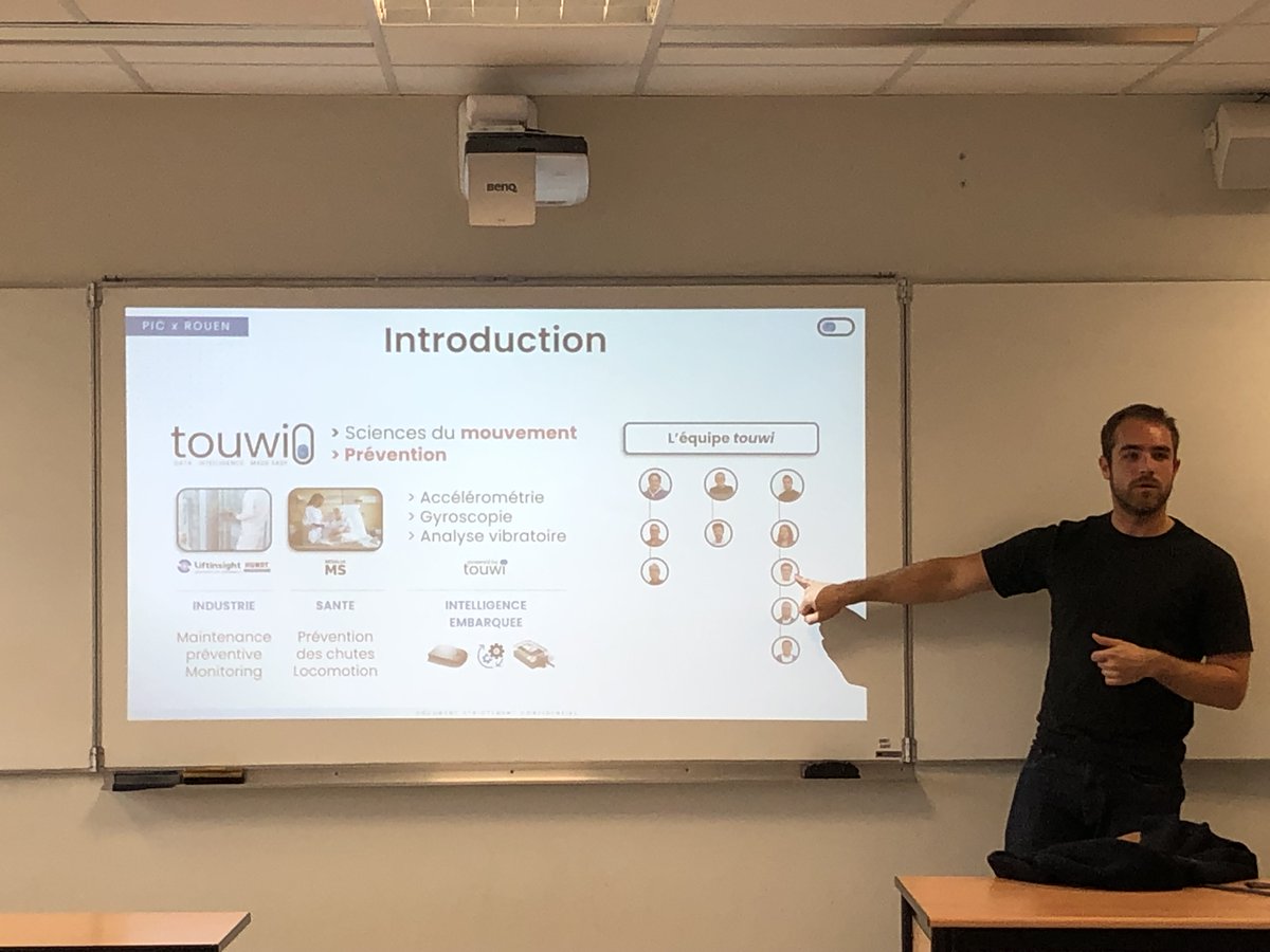 MasterSIDRouen's tweet photo. 🚀C'est parti pour une nouvelle édition des PIC (Projets d'Innovation Conception) à l'@univrouen💡

Les enseignants &amp; étudiants de M2 SIME ont accueilli ce matin 2 entreprises venues les challenger. 

A eux de jouer pour répondre aux enjeux de #data, #IA &amp; #systemesembarques📅 https://t.co/WkGOCRUloU