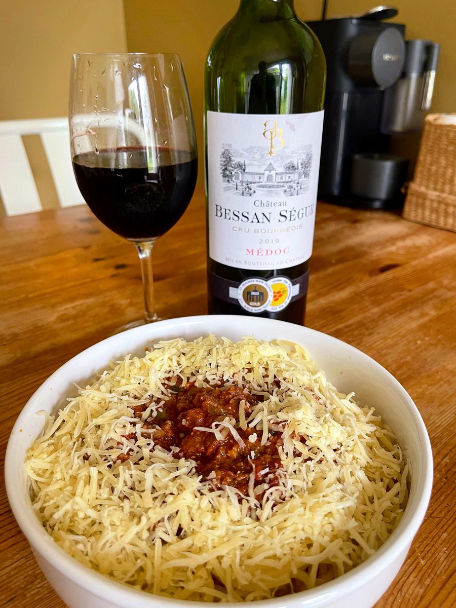 joukesp's tweet photo. @O7Sqr9e Indeed we are lucky to live in a place where they almost never occur!
And yes I cook all our meals now since a few years. But today I only cooked pasta and warmed up a serving of ragú from the freezer! #NoCookingMonday! https://t.co/kJOK5kiMbl