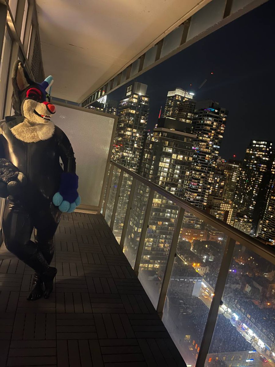 BluePupSeasalt's tweet photo. @iris_foxxo I don't have that many photos, but I really like these from my first time in my suit earlier this year 👉👈 https://t.co/hWngEx7Arl