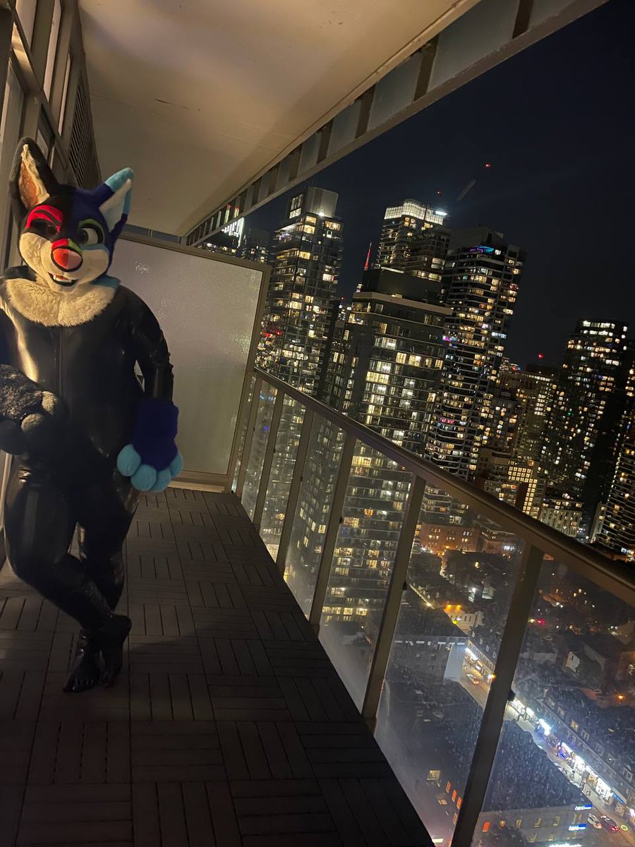 BluePupSeasalt's tweet photo. @iris_foxxo I don't have that many photos, but I really like these from my first time in my suit earlier this year 👉👈 https://t.co/hWngEx7Arl