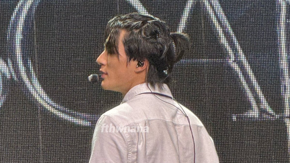 jungshasa's tweet image. IM STILL HERE 😭