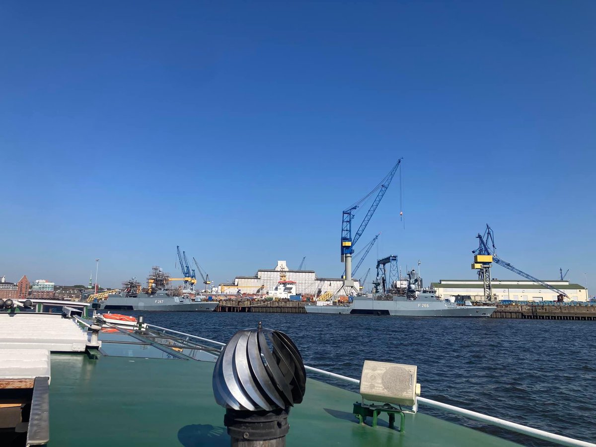 WarshipCam's tweet photo. Future German Navy Braunschweig-class corvettes FGS Karlsruhe (F267) and FGS Emden (F266) in Hamburg, Germany - September 22, 2024 #fgskarlsruhe #f267 #fgsemden #f266
SRC: FB- Ship Spotters New Zealand https://t.co/ggJ7GqkUzf