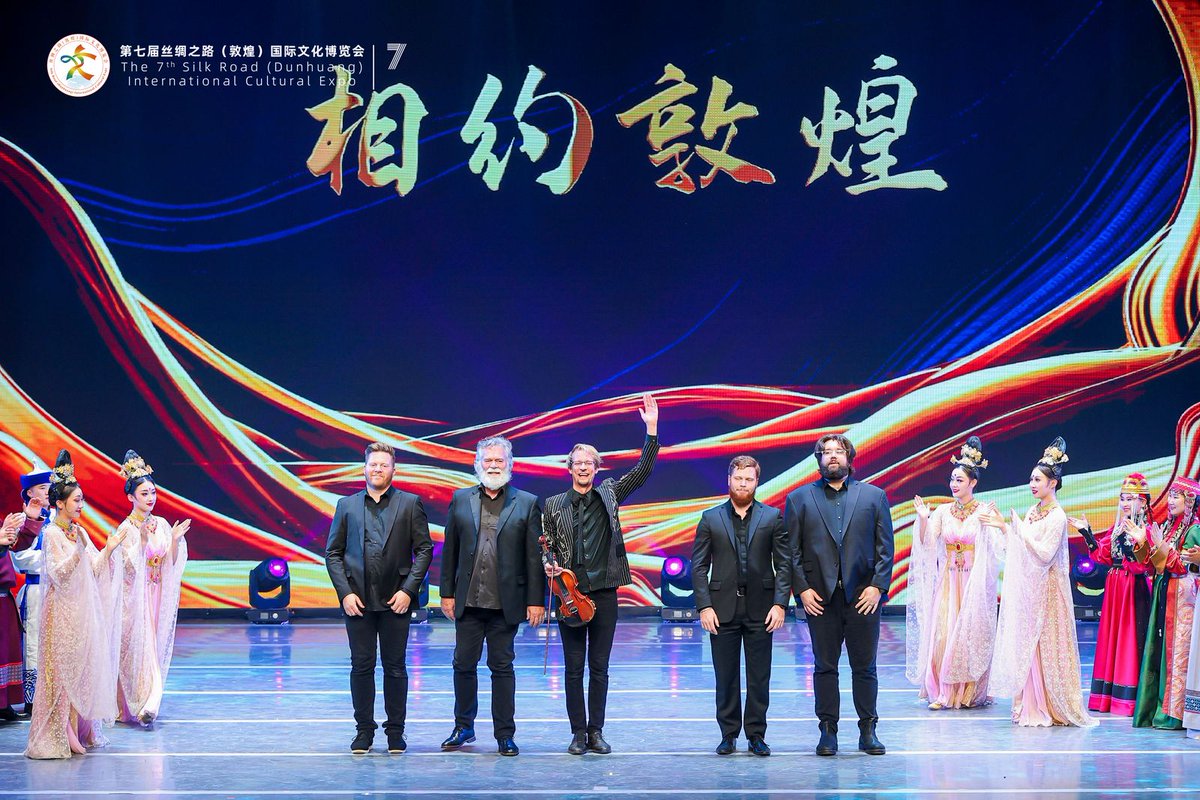 yangyuhong12's tweet photo. #相约敦煌牵手世界#  人的一生一定要去一次的地方——敦煌。#第七届丝绸之路敦煌国际文化博览会# https://t.co/9t72q4geGz