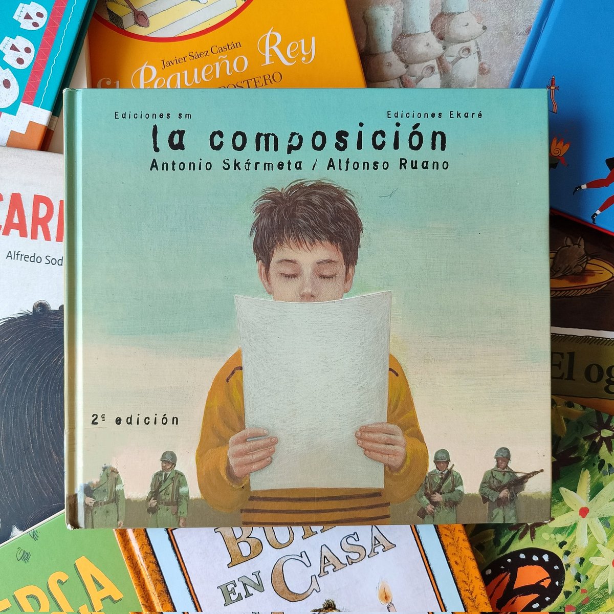 𝘌𝘯𝘤𝘶𝘦𝘯𝘵𝘳𝘰 𝘤𝘰𝘯 𝘗𝘢𝘣𝘭𝘰 𝘓𝘢𝘳𝘳𝘢𝘨𝘶𝘪𝘣𝘦𝘭
La editorial Ekaré se explica, desde sus orígenes, como un proyecto marcado por el deseo de visibilizar los espacios y la identidad latinoamericana en el panorama de la literatura infantil.
#lectoresinfantiles
(1/4)