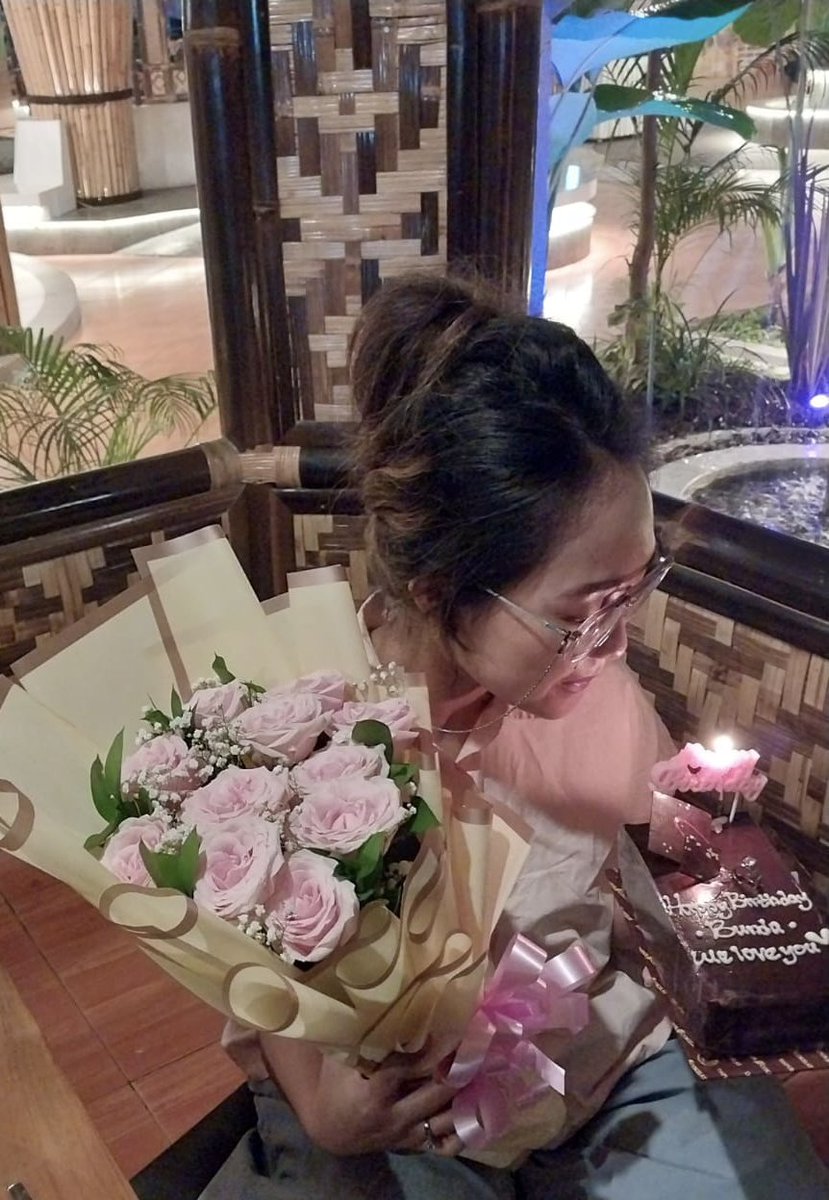 Terimakasih banyak untuk suamiku yang paling sweet 🥰