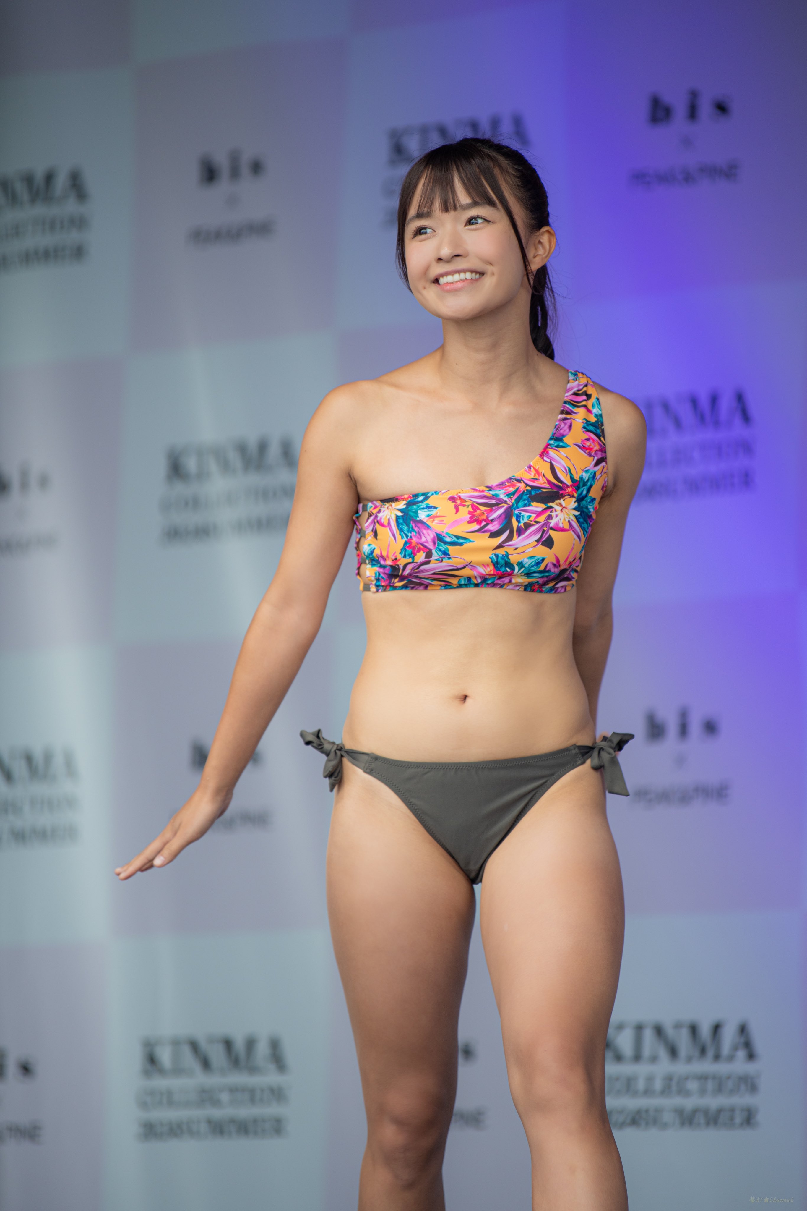 百川晴香　水着 