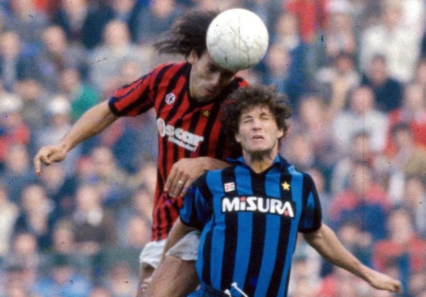 Alessan67153720's tweet photo. Mark #Hateley 1984, Matteo #Gabbia 2024. La storia si ripete! ❤️🖤 #InterMilan #DerbydellaMadonnina #Milanoèsolorossonera https://t.co/4zD5Tl2uxS