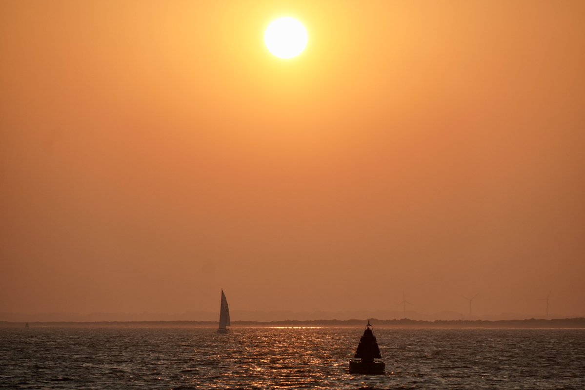 #Noordzee #kust #visserij #beleving 
Nog foto’s van vorige week vrijdag ochtend 
Op derde foto in de verte de OD-6 ZELDEN RUST