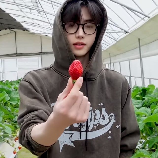 strawberry!! 🍓🍓 #SUNGHOON #ENHYPENfanart #박성훈