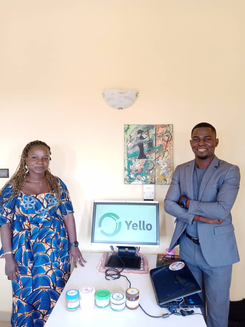 Signature de contrat entre l'entreprise #YELLO dont je suis le Directeur Géneral au Bénin et l'entreprise Woura 
Production et commercialisation des savons de Marseille.