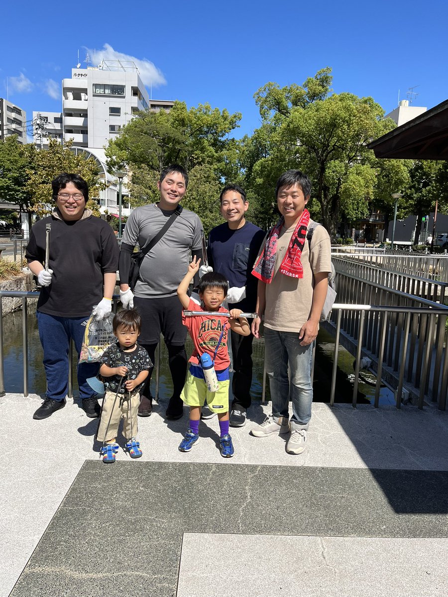 sunfuture0316's tweet photo. 少し秋めいてきましたね。9月23日は西川緑道公園沿いで清掃活動をしました！きれいに整備されており、ゴミはほとんどありませんでしたが、それでもやっていくと袋にたまっていきました。
途中、すれ違った方に「ご苦労さまです」と声を掛けられ、うれしかったです😆

#sunfuture #SDGs  #岡山 https://t.co/OIgkmpY7QQ