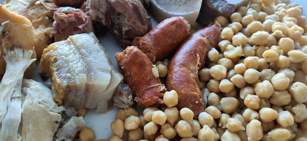 Un repaso a diez restaurantes de Madrid donde comer un cocido madrileño auténtico.
miradormadrid.com/restaurantes-c…
Malacatín, La Bola, La Gran Tasca, Los Galayos, Casa Carola...