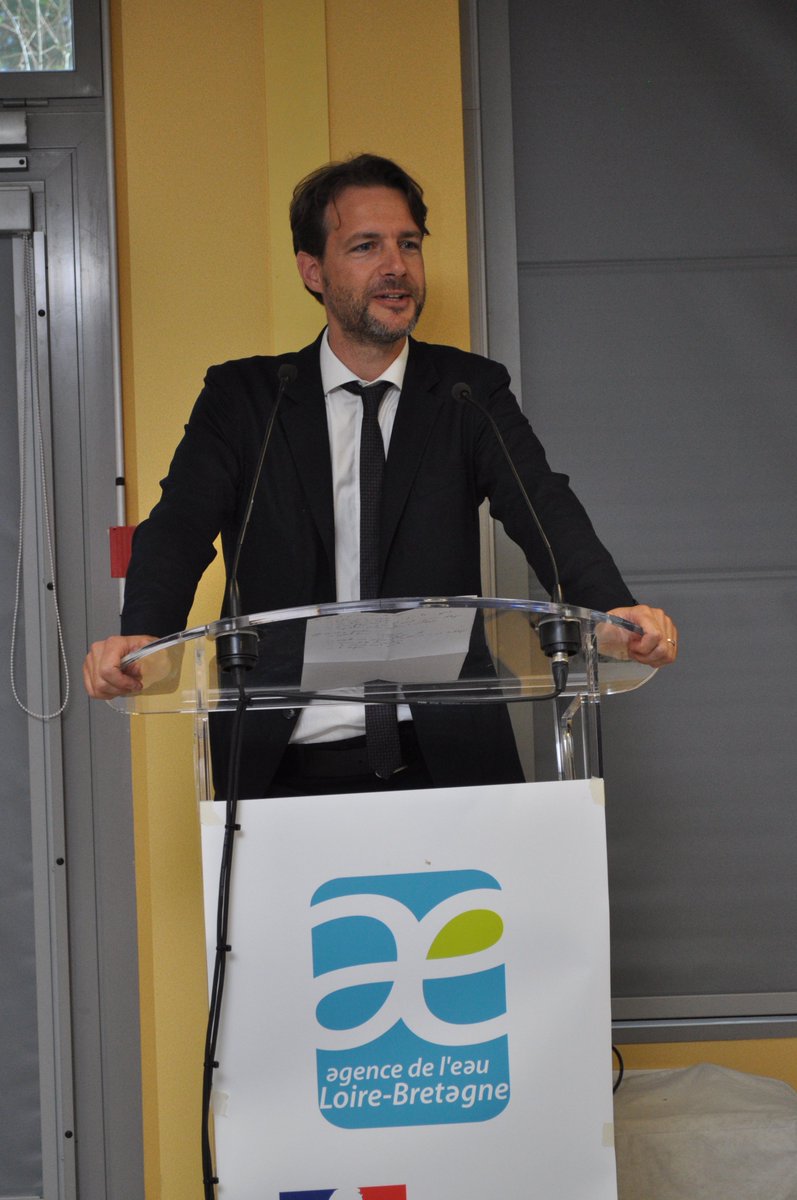 Eau Loire-Bretagne (@loirebretagne) on Twitter photo Bienvenue à Loïc OBLED, nouveau directeur général de l'agence de l'#eau <a href="/LoireBretagne/">Eau Loire-Bretagne</a> !
▶️Il a rencontré, dès son arrivée, l'ensemble des agents réunis en assemblée générale. Bienvenue à Loïc OBLED, nouveau directeur général de l'agence de l'#eau <a href="/LoireBretagne/">Eau Loire-Bretagne</a> !
▶️Il a rencontré, dès son arrivée, l'ensemble des agents réunis en assemblée générale.
