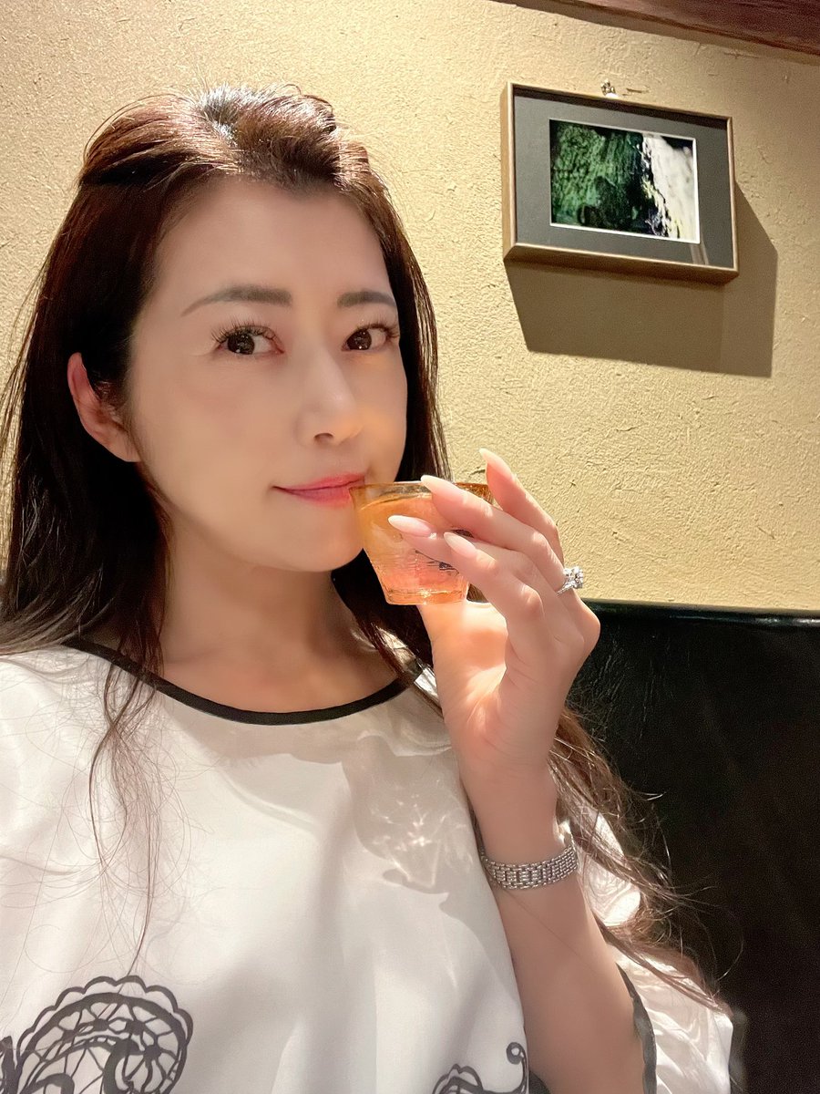 明日のバーMAKI東京3部に空きあります^_^
hojyoclub＠gmail.comにメールください♡
会えるよ♪写真撮れるよ^_^サイン書くよ✒️ツーショット撮れるよ⭐︎ https://t.co/Eb3EwMbI5s