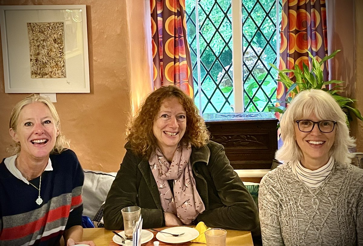 Such a delight to welcome @TraceyGemmell17, <a href="/saraheastercols/">Sarah Easter Collins</a> &amp; <a href="/HazelPriorBooks/">Hazel Prior</a> back to #writerscorner here at Periwinkle Cottage.