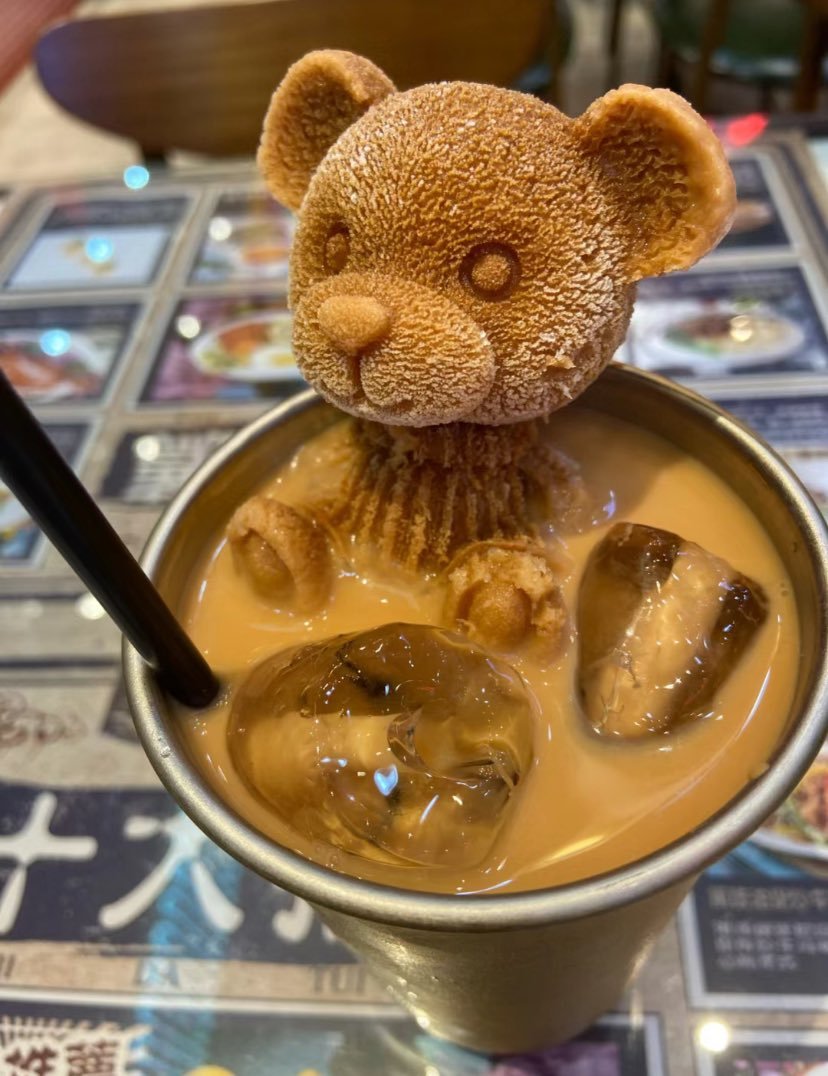 azebelomo's tweet photo. 我🐻小，所以我要喝小🐻奶茶 https://t.co/1wtaTfcdvJ